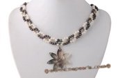 Ipn010 Elegant White and Black Potato Pearl Island Style Necklace