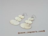 se015 gradual change white oval sea shell dangle earrings with sterling hook