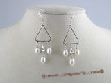 spe025 Sterling Silver Elongated Triangle Hoop Earring with white tear-drop pearl