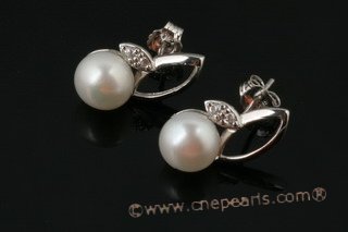 spe332 Cultured Freshwater Bread Pearl Stud Earrings in Sterling Silver